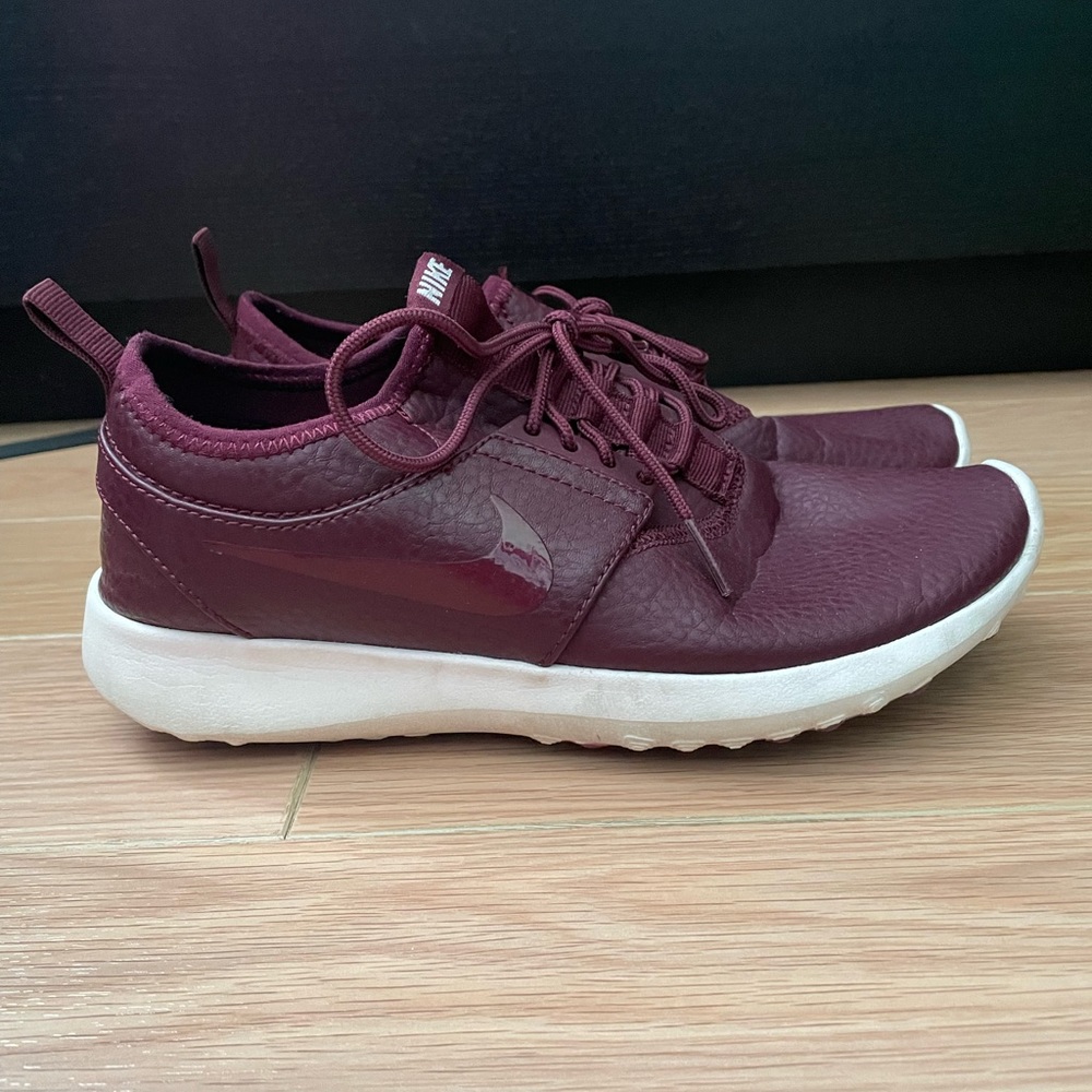 Nike size 7 sneakers